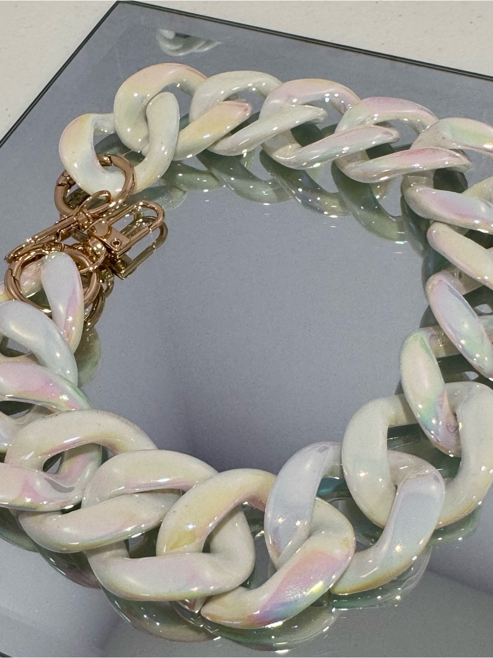 New Acrylic Glossy White Iridescent 18 inch Bag Chain